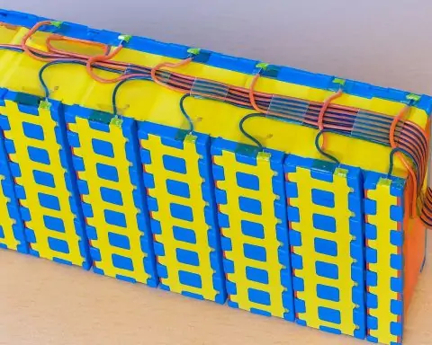 MIT - Self Healing and CO₂ ‑ Sucking Batteries